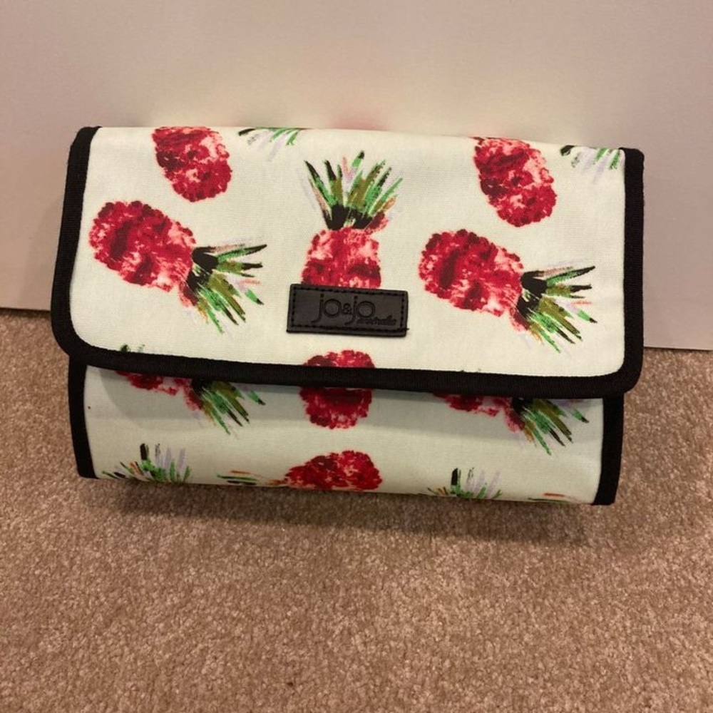 New pineapple hanging toiletry bag